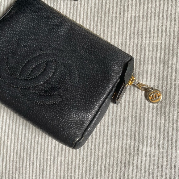 SOLD Authentic Chanel Makeup pouch - black leather - Picture 3 of 8